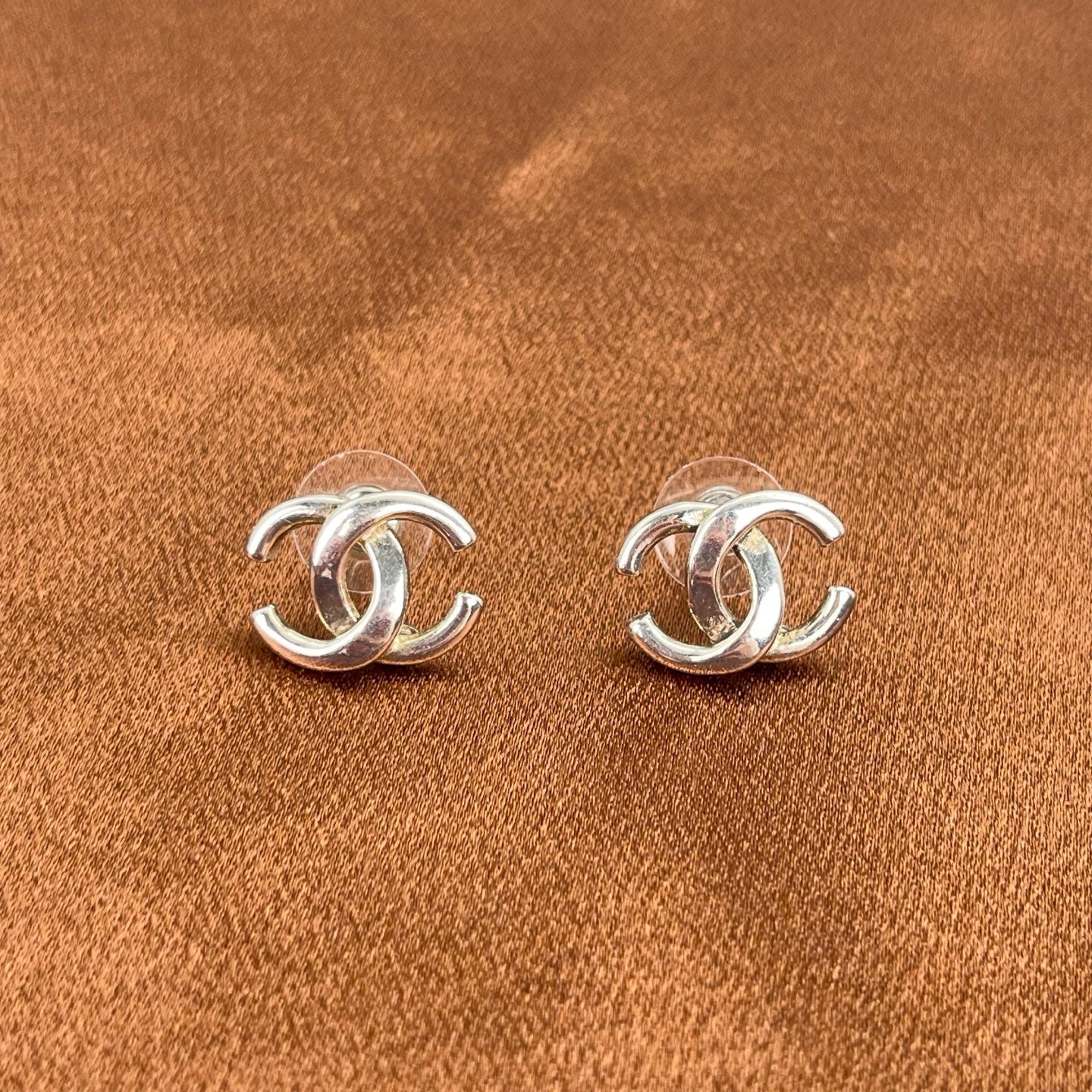Chanel Icon Stud Earrings – 01P [Used]