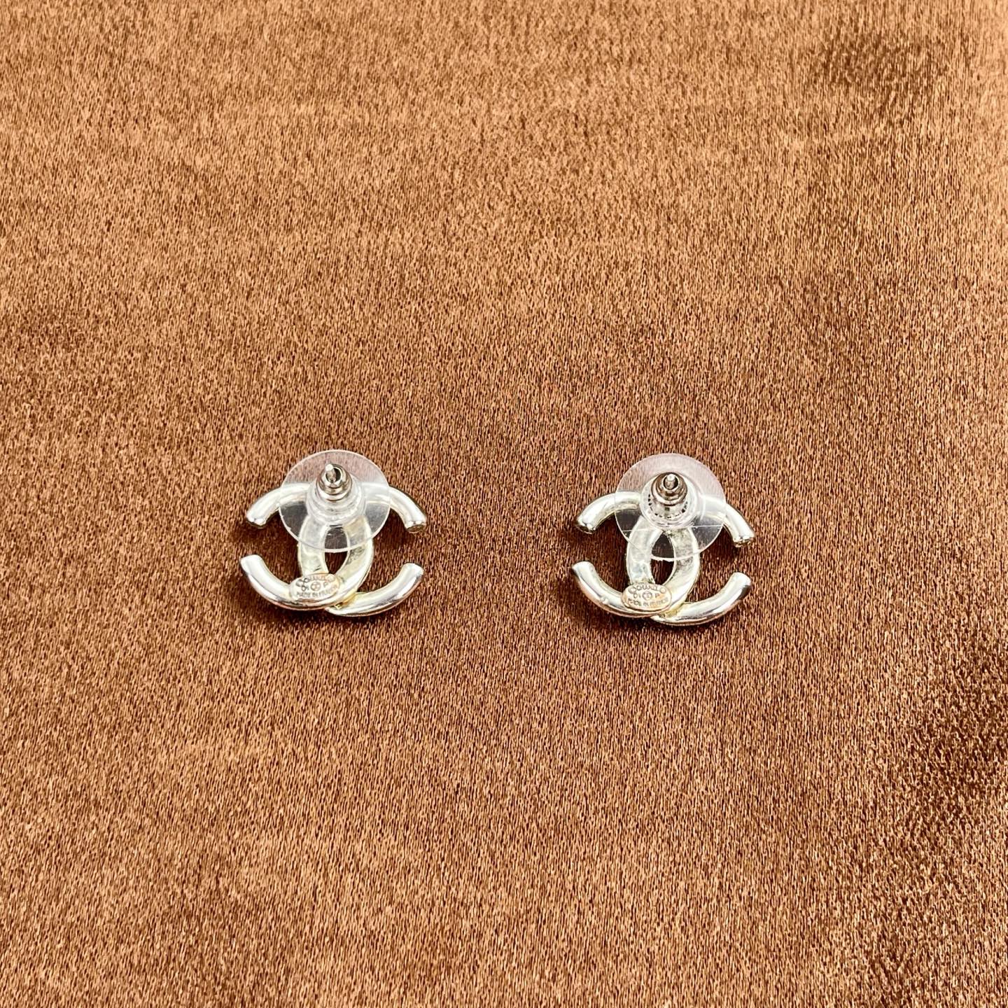 Chanel Icon Stud Earrings – 01P [Used]