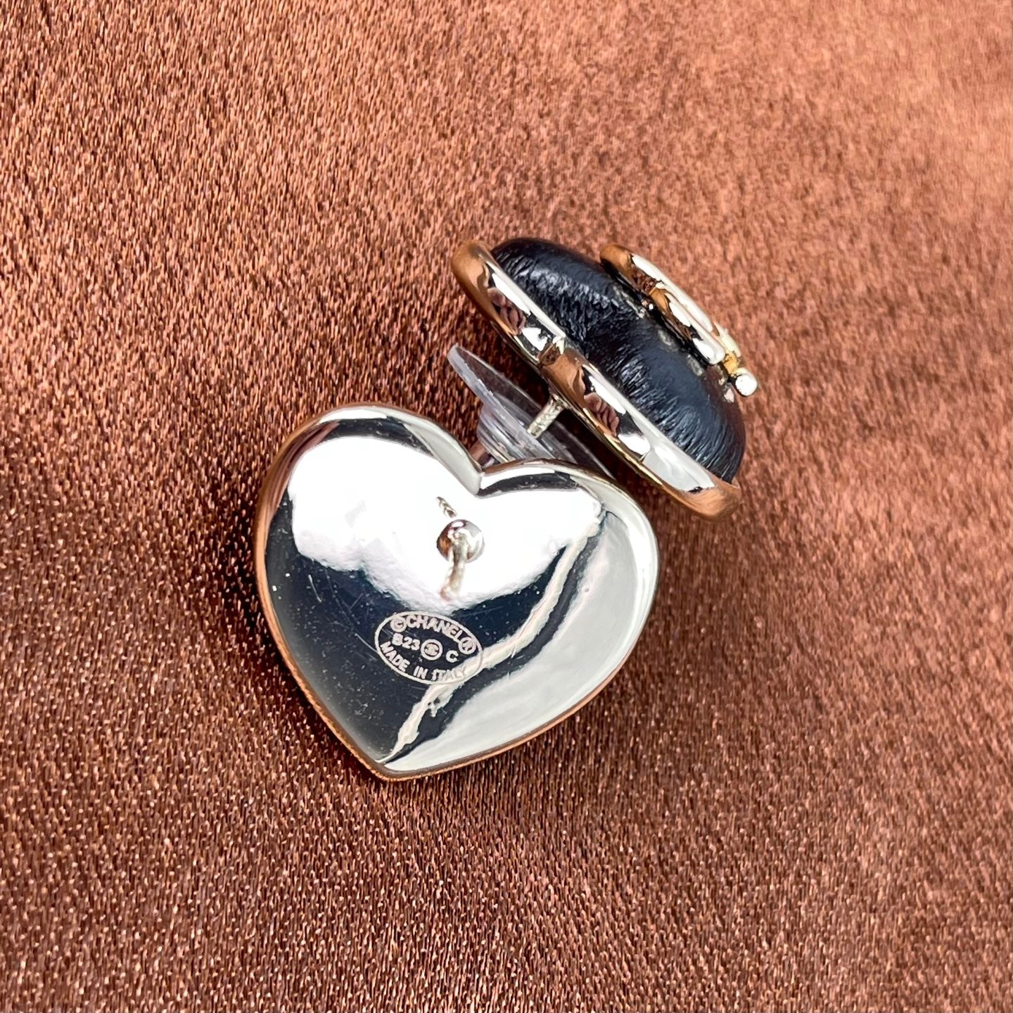 Chanel Classic CC Heart Stud Earrings – Lambskin Leather / Gold-tone [Used]