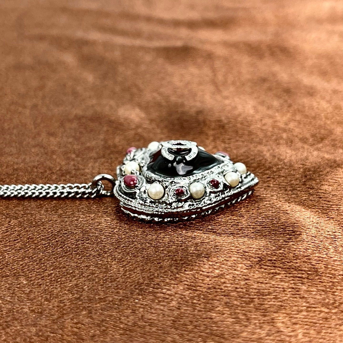 Chanel Heart Pendant Necklace with Pearl & Enamel – Gunmetal Gray [Used]