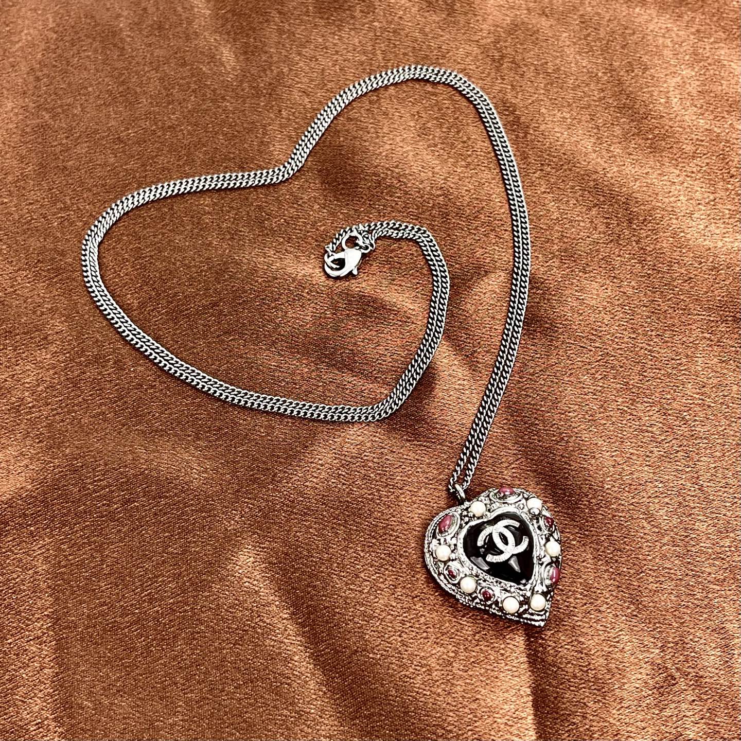 Chanel Heart Pendant Necklace with Pearl & Enamel – Gunmetal Gray [Used]