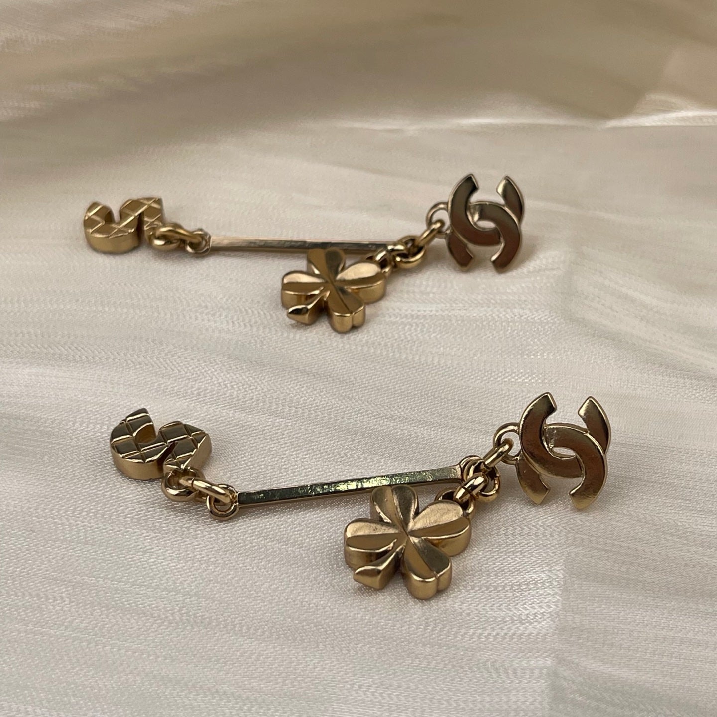 Chanel Clover & No.5 Dangle Earrings – Gold-tone [Used]