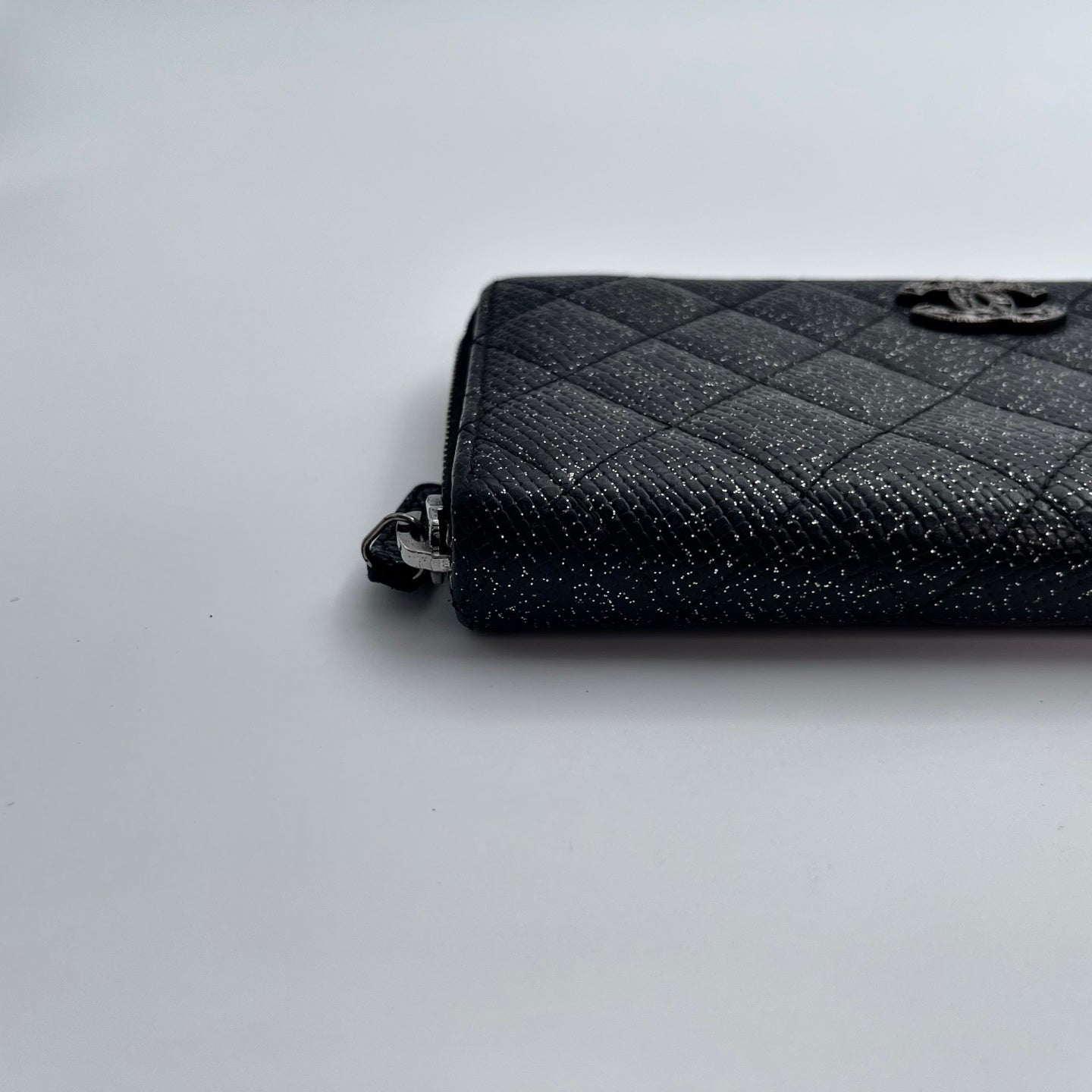 Chanel Caviar Long Wallet with Glitter CC Cut-Out & Quilted Design – Black/Silver [Used]