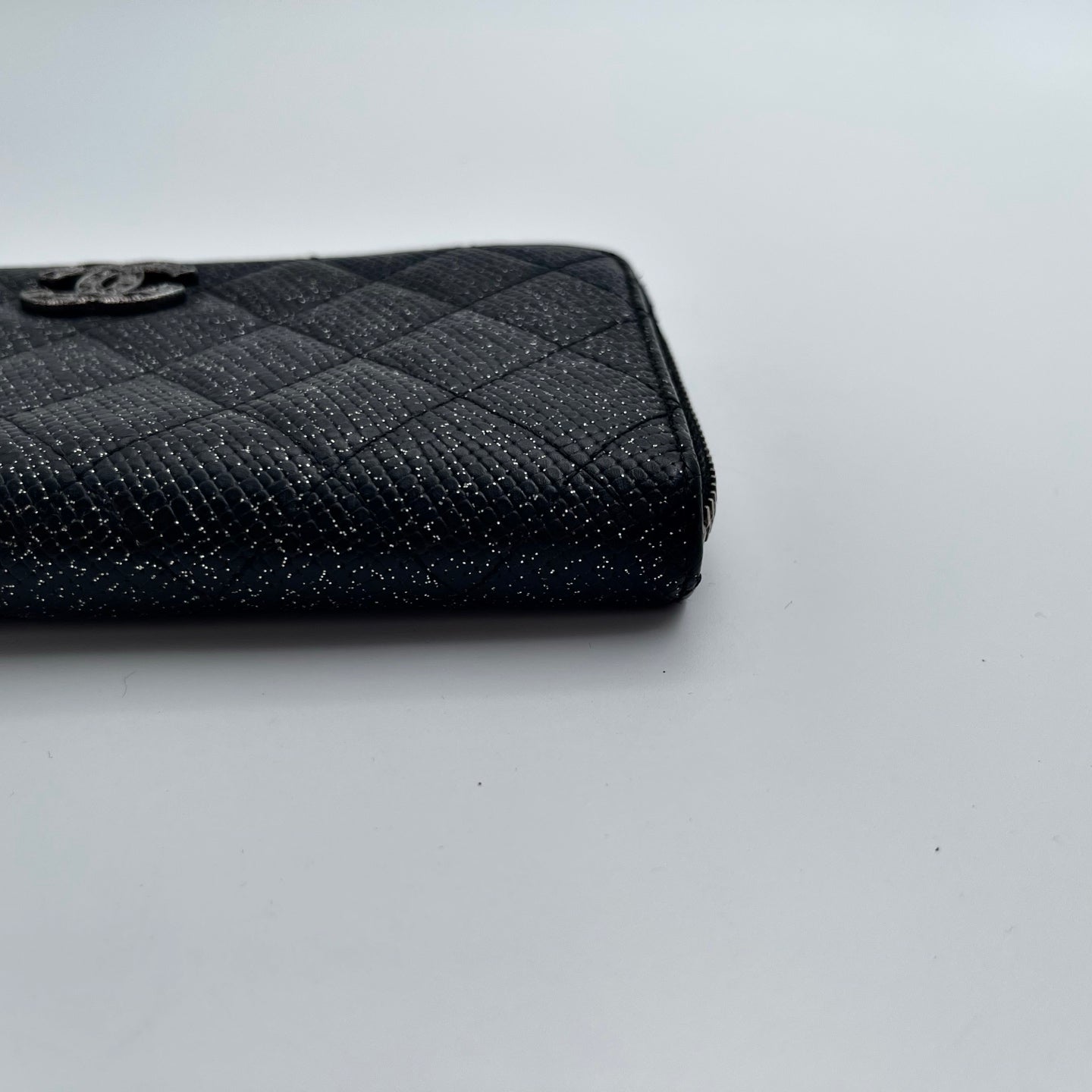 Chanel Caviar Long Wallet with Glitter CC Cut-Out & Quilted Design – Black/Silver [Used]