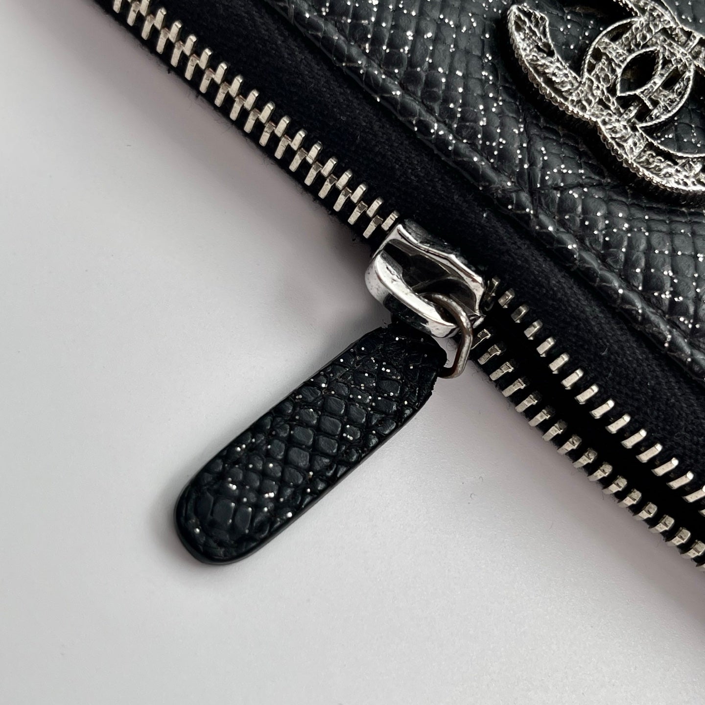 Chanel Caviar Long Wallet with Glitter CC Cut-Out & Quilted Design – Black/Silver [Used]