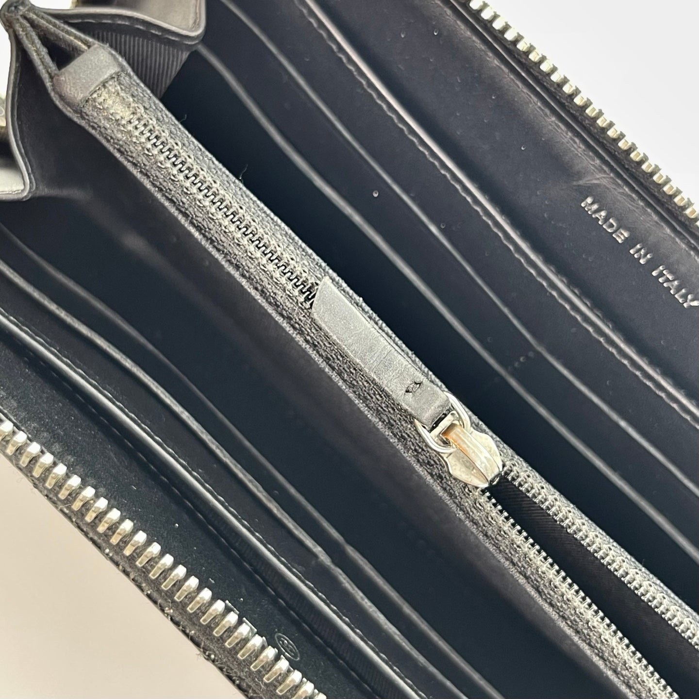 Chanel Caviar Long Wallet with Glitter CC Cut-Out & Quilted Design – Black/Silver [Used]