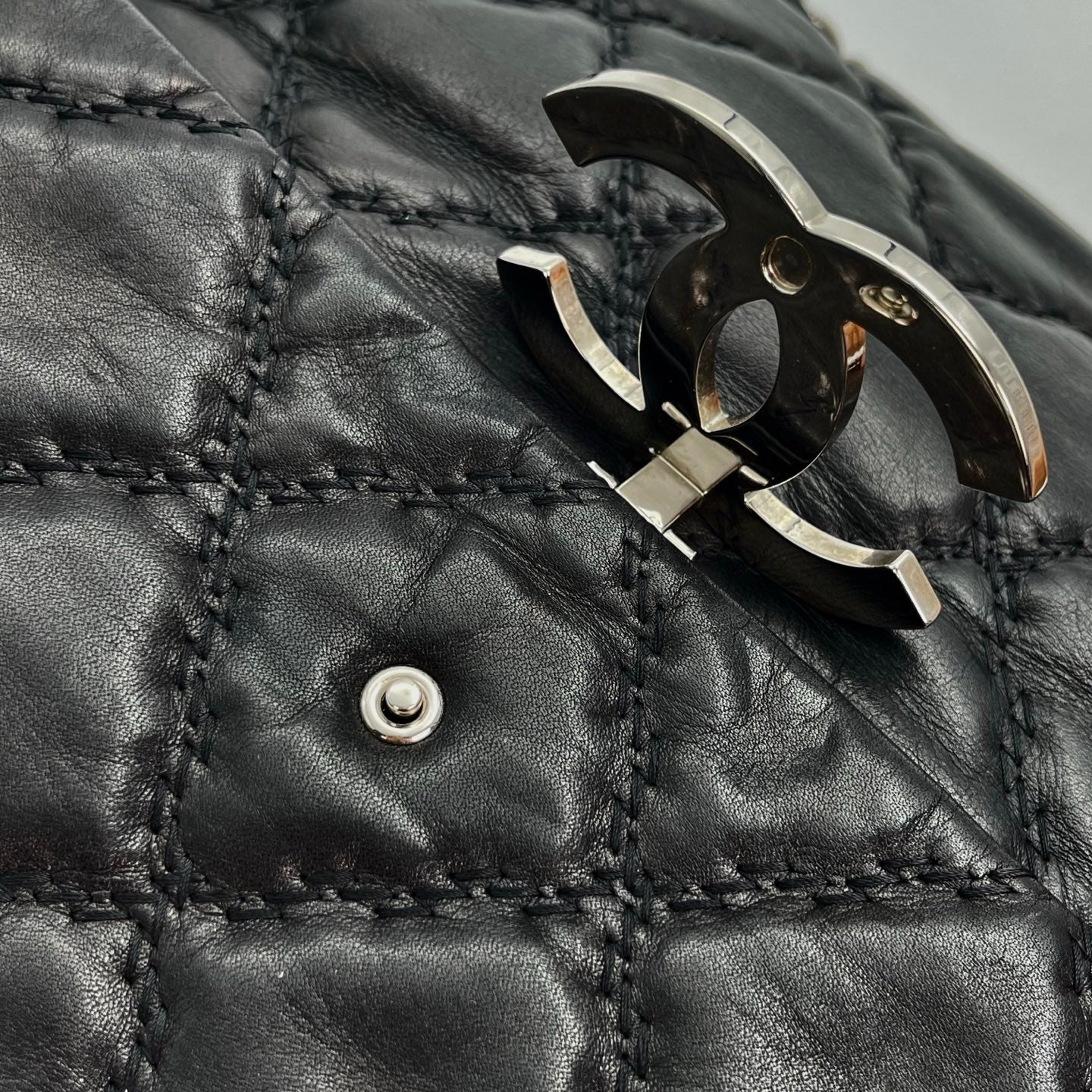 Chanel Caviar Leather Out-Seam Enamel Buckle Shoulder Tote – Black [Used]