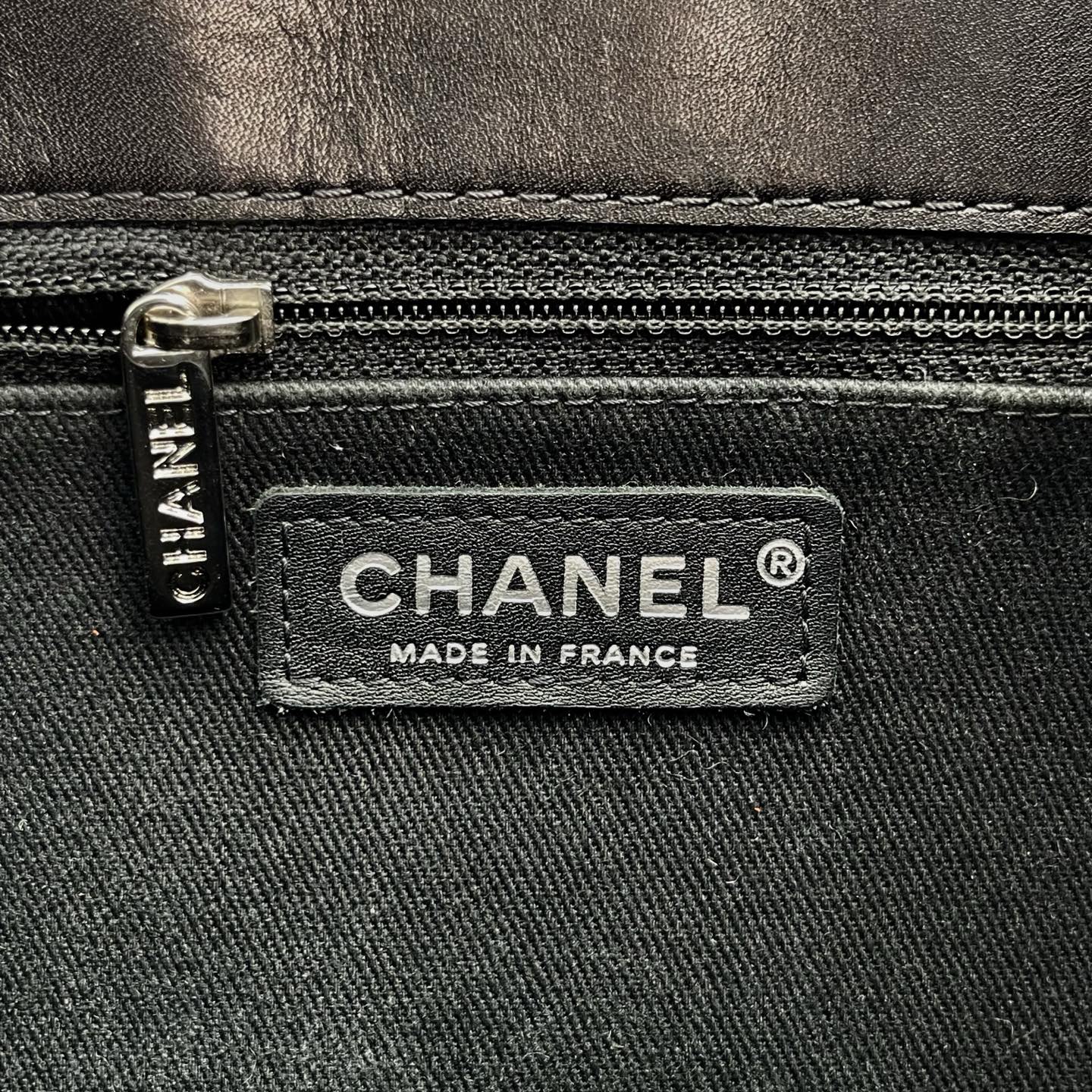 Chanel Caviar Leather Out-Seam Enamel Buckle Shoulder Tote – Black [Used]