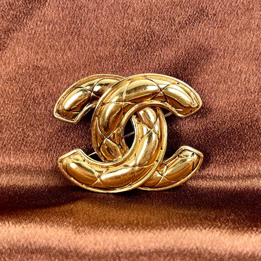CHANEL CC LOGO Matelasse Vintage Golden Brooch Medium size [Used]