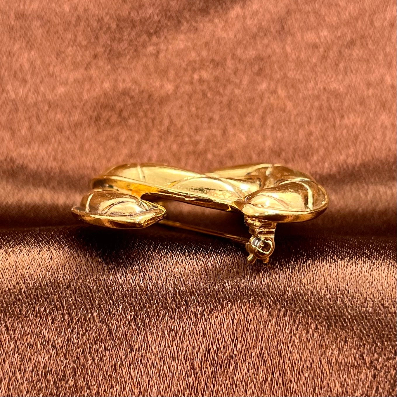 CHANEL CC LOGO Matelasse Vintage Golden Brooch Medium size [Used]