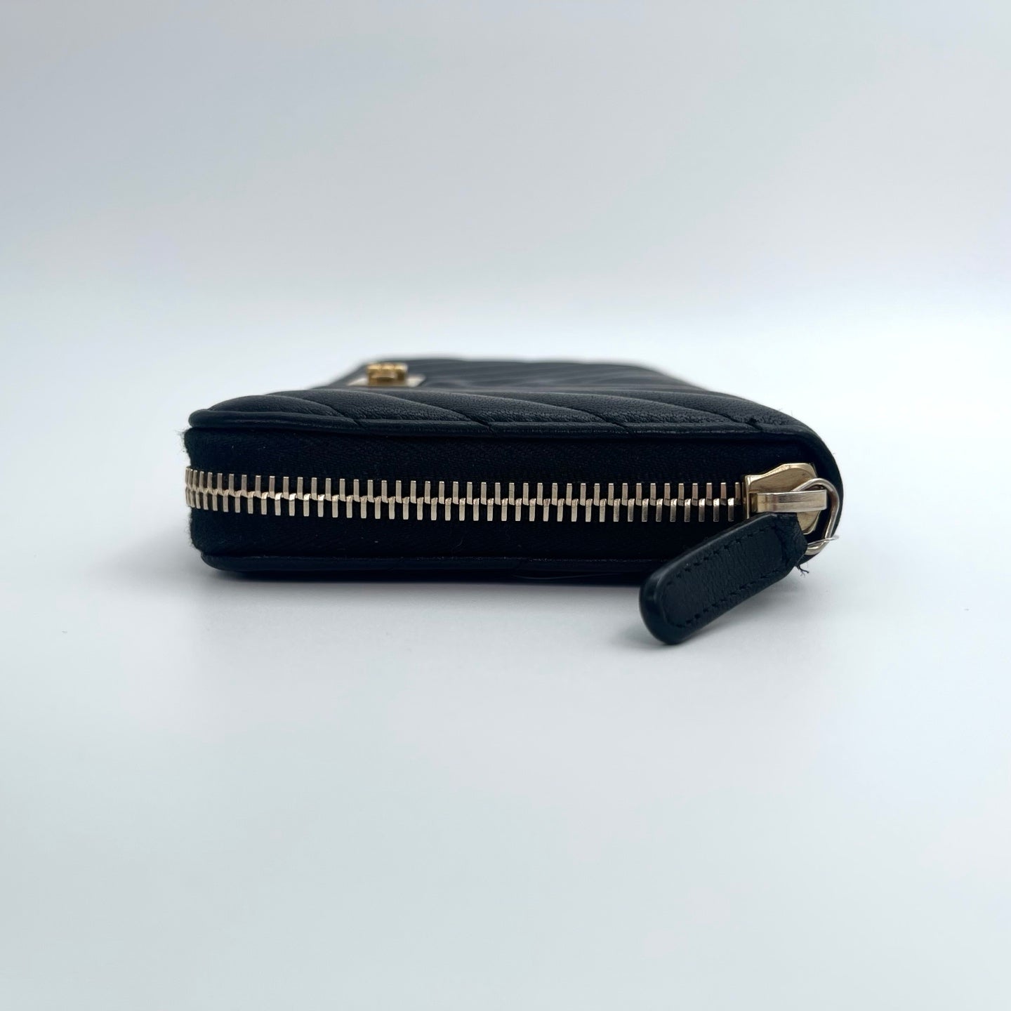 Chanel Black and Gold 2.55 V-Stitch Caviar Leather Long Zip Wallet – Black/Gold [Used]