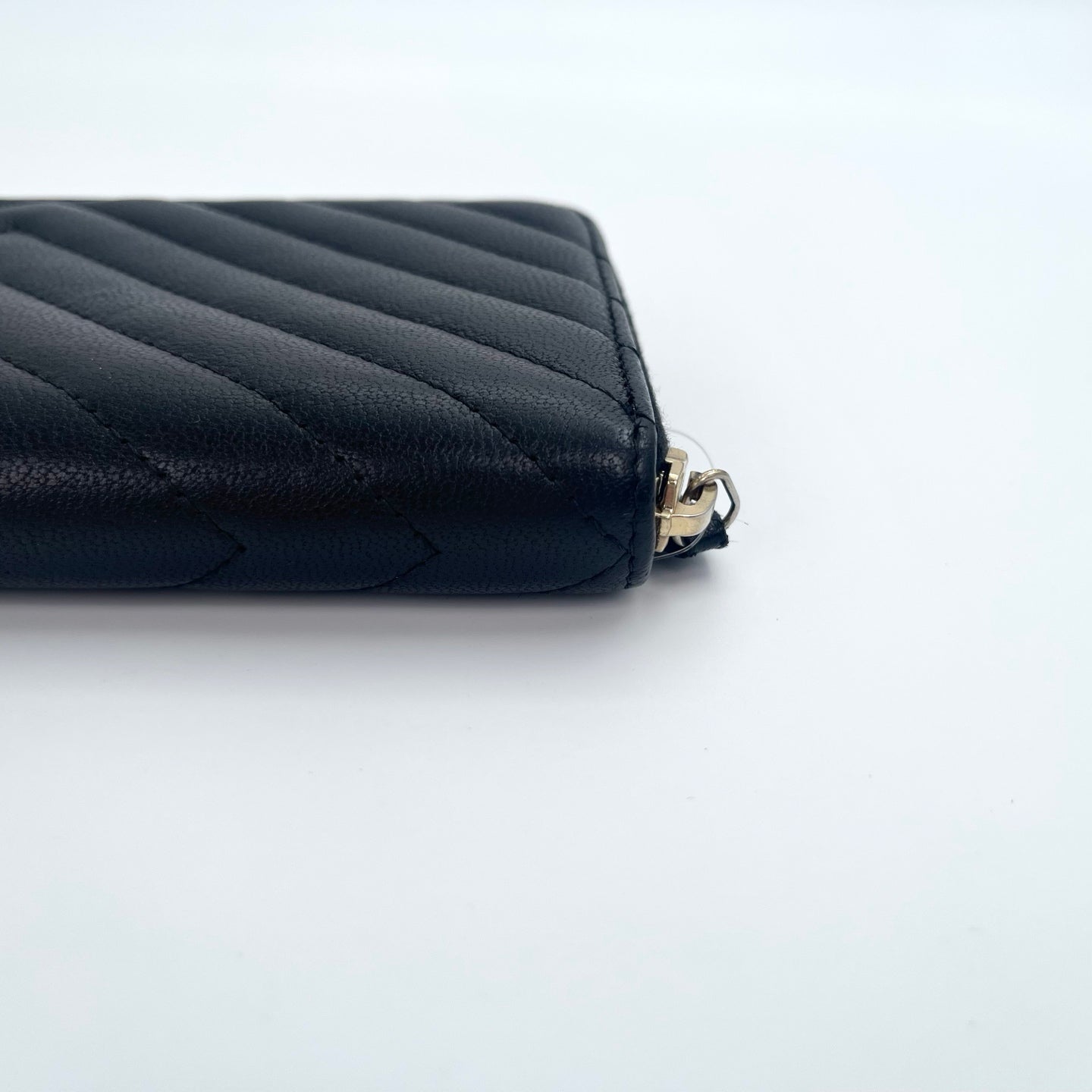 Chanel Black and Gold 2.55 V-Stitch Caviar Leather Long Zip Wallet – Black/Gold [Used]
