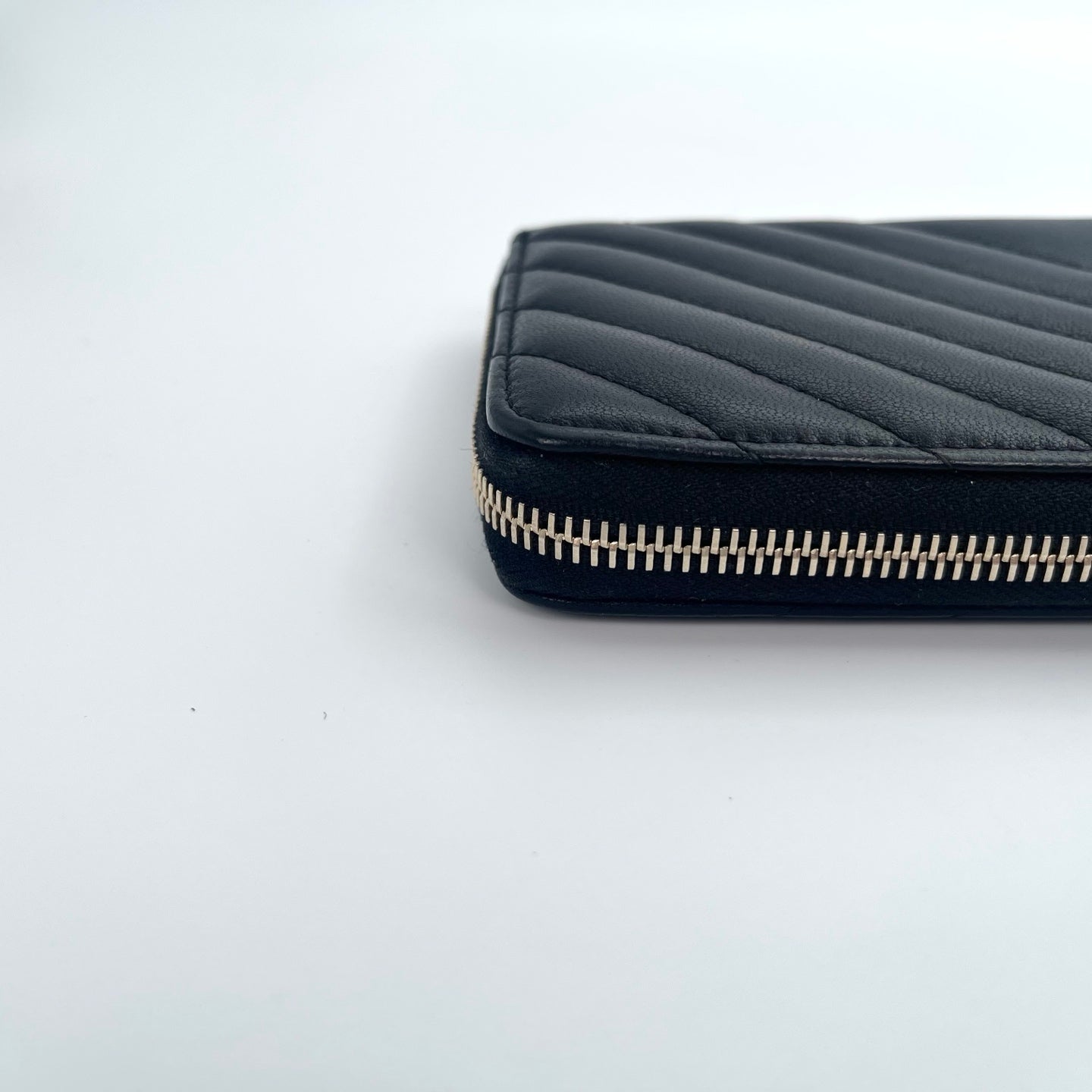 Chanel Black and Gold 2.55 V-Stitch Caviar Leather Long Zip Wallet – Black/Gold [Used]