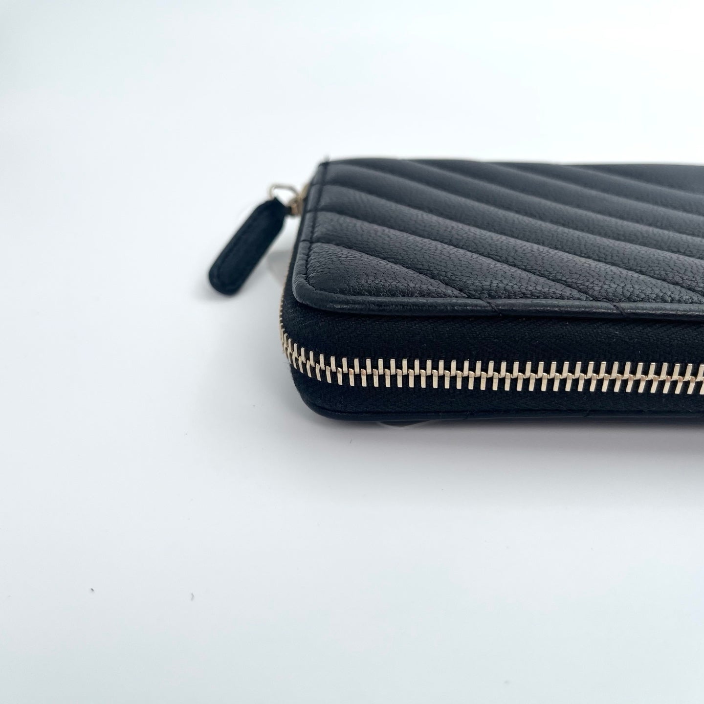 Chanel Black and Gold 2.55 V-Stitch Caviar Leather Long Zip Wallet – Black/Gold [Used]