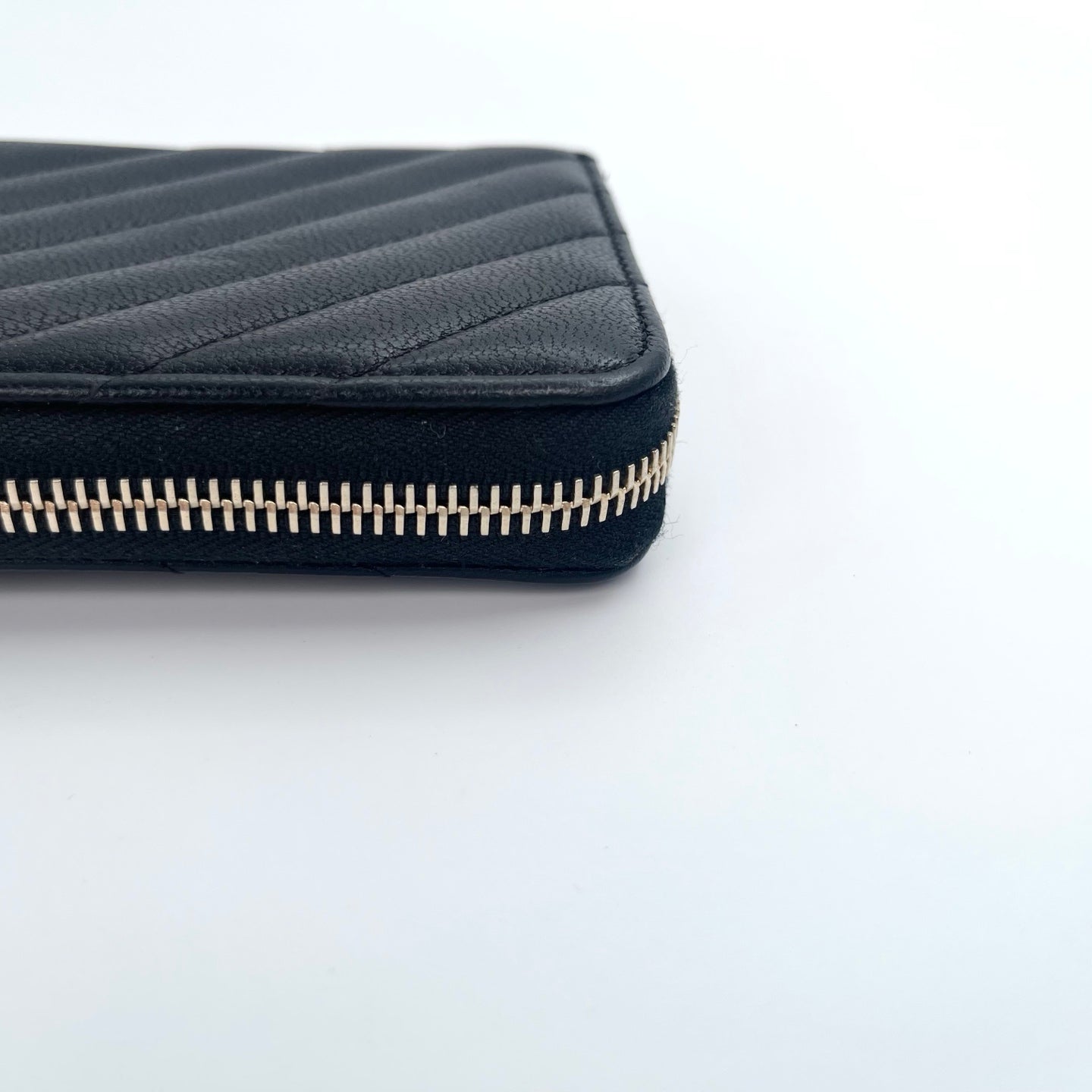 Chanel Black and Gold 2.55 V-Stitch Caviar Leather Long Zip Wallet – Black/Gold [Used]