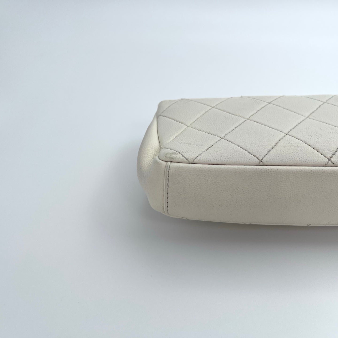 Chanel White Quilted Caviar Leather Black CC Chain Shoulder Bag – White/Black [Used]