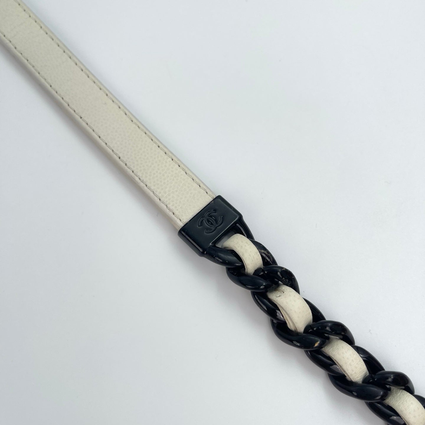 Chanel White Quilted Caviar Leather Black CC Chain Shoulder Bag – White/Black [Used]