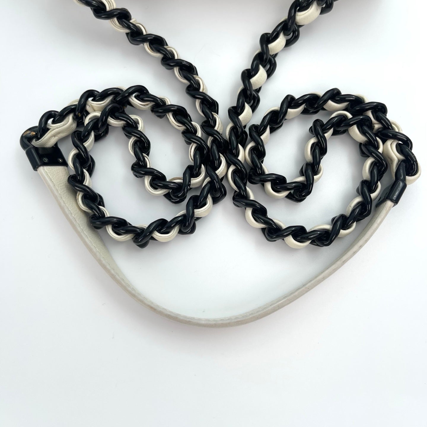 Chanel White Quilted Caviar Leather Black CC Chain Shoulder Bag – White/Black [Used]