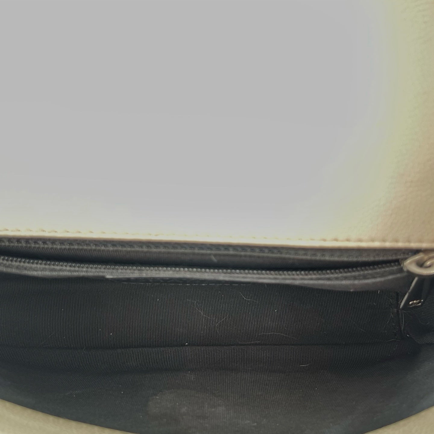 Chanel White Quilted Caviar Leather Black CC Chain Shoulder Bag – White/Black [Used]