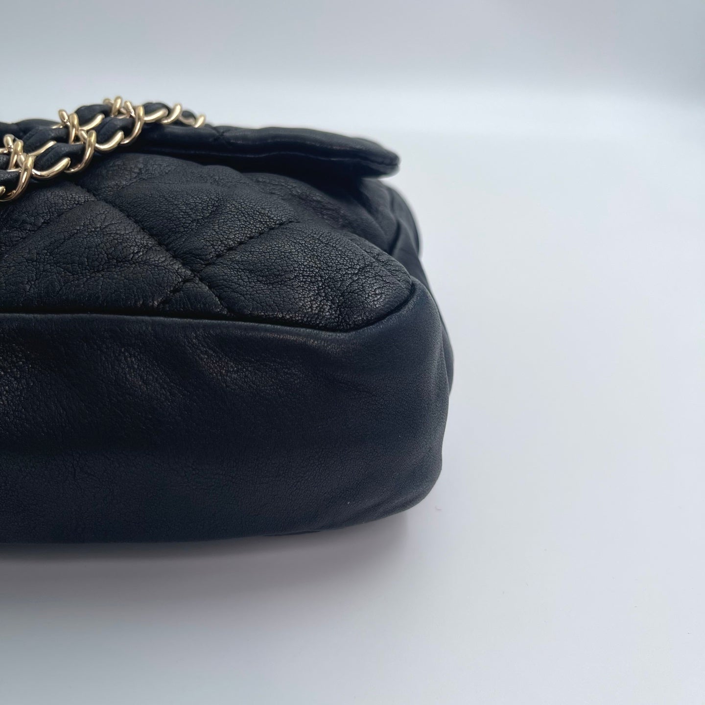 Chanel Black and Gold Lambskin Puffy Classic Flap Shoulder Bag – Black/Gold [Used]
