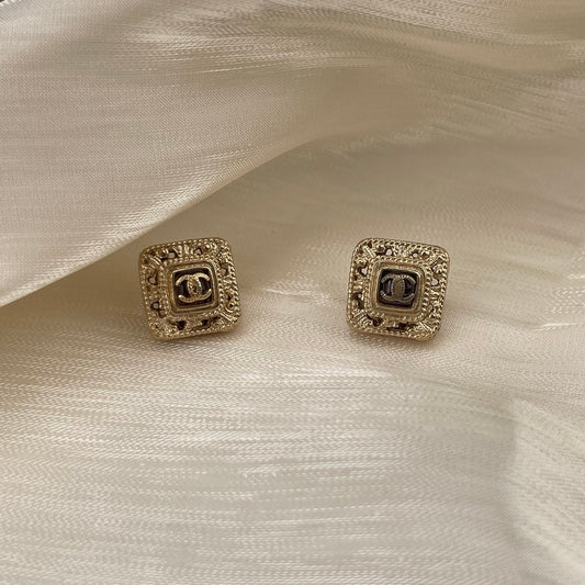 Chanel Square Gold Filigree CC Earrings – Gold [Used]