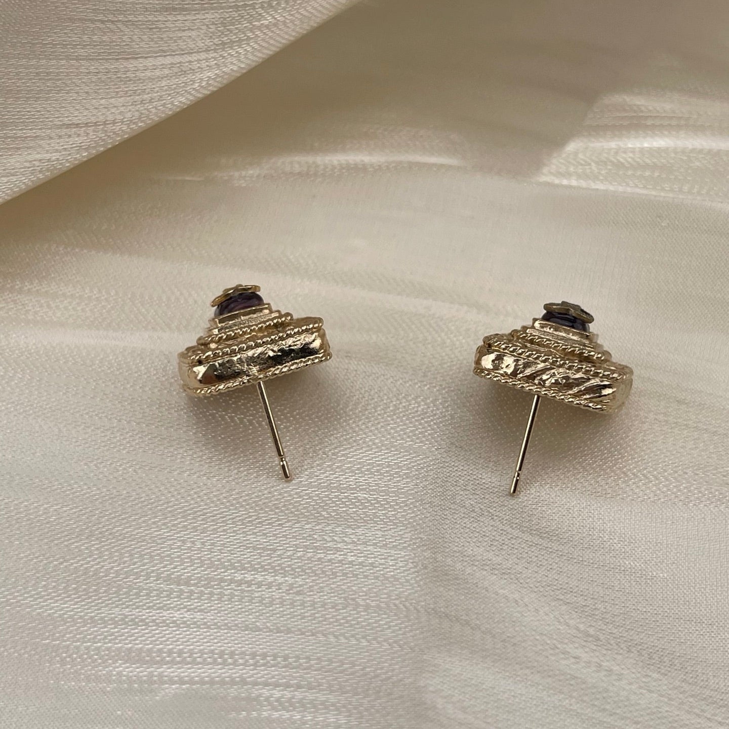 Chanel Square Gold Filigree CC Earrings – Gold [Used]