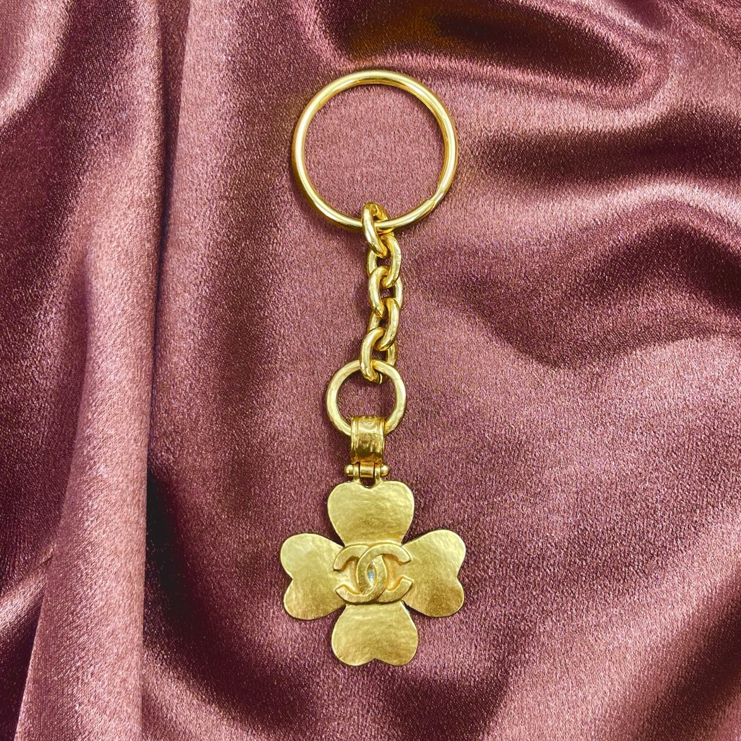 Chanel Gold-Tone Metal Double-Sided Clover Key Holder 95P [Used]