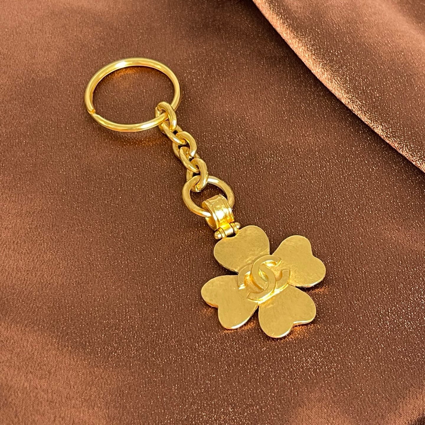 Chanel Gold-Tone Metal Double-Sided Clover Key Holder 95P [Used]