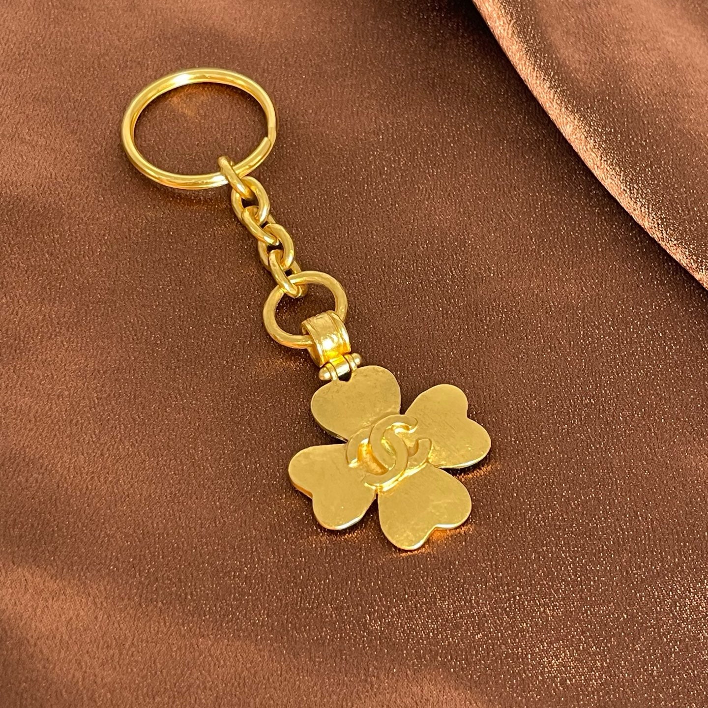 Chanel Gold-Tone Metal Double-Sided Clover Key Holder 95P [Used]
