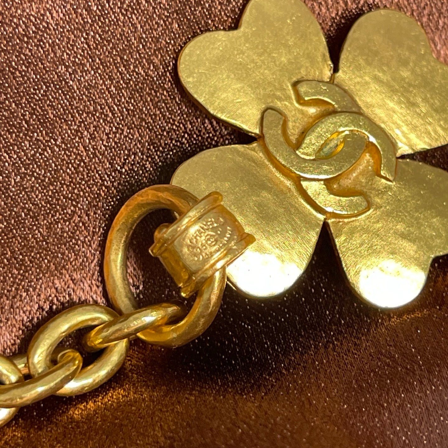 Chanel Gold-Tone Metal Double-Sided Clover Key Holder 95P [Used]