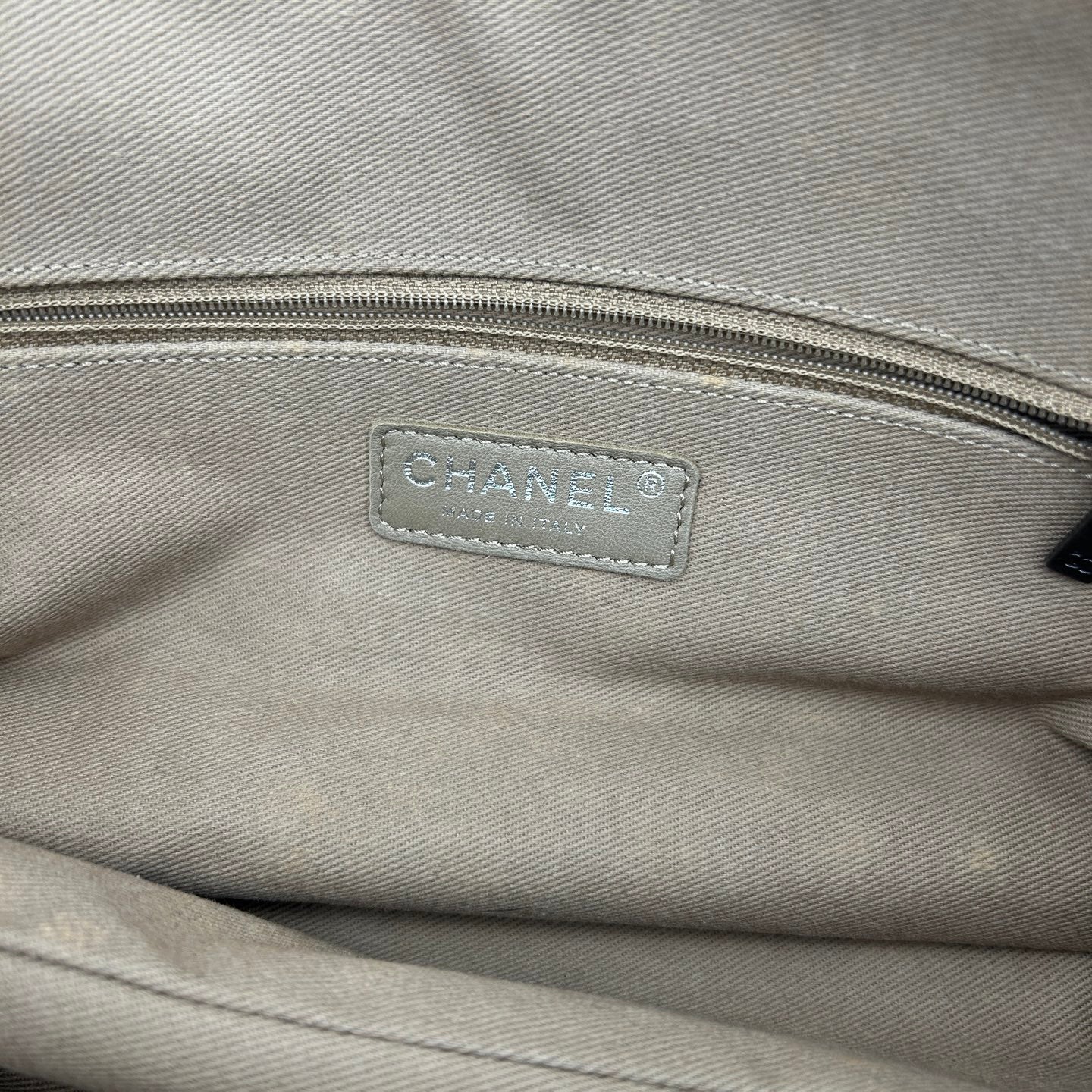 Chanel Black Calfskin Aged Silver Double Chain Shoulder Tote Bag [Used]