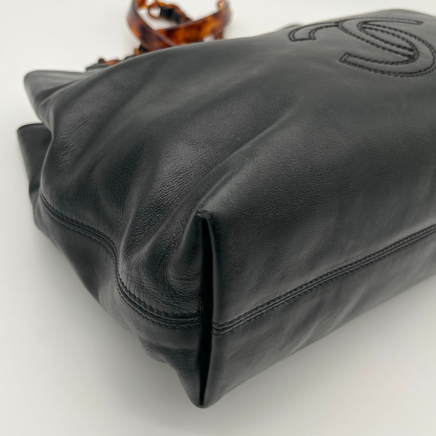 Chanel Black Lambskin Outline Logo Tortoiseshell Handle Tote Bag [Used]