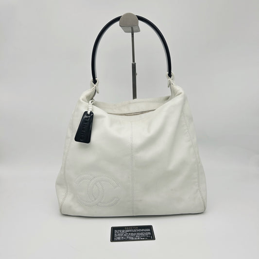 Chanel White Lambskin Black Acrylic Handle Hobo Shoulder Bag [Used]