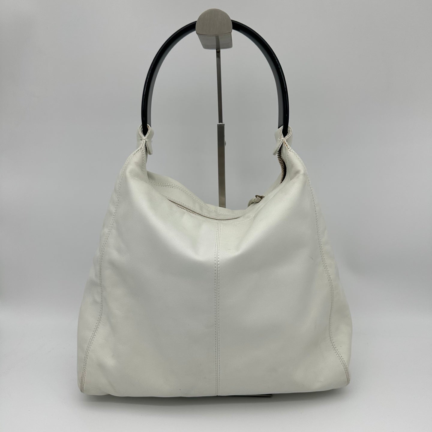 Chanel White Lambskin Black Acrylic Handle Hobo Shoulder Bag [Used]