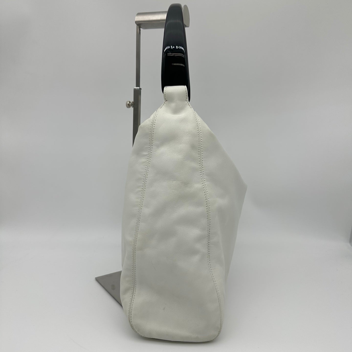 Chanel White Lambskin Black Acrylic Handle Hobo Shoulder Bag [Used]