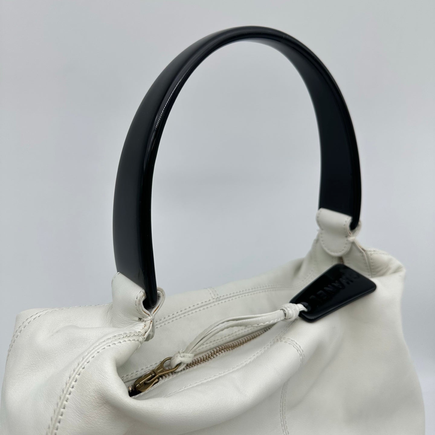 Chanel White Lambskin Black Acrylic Handle Hobo Shoulder Bag [Used]