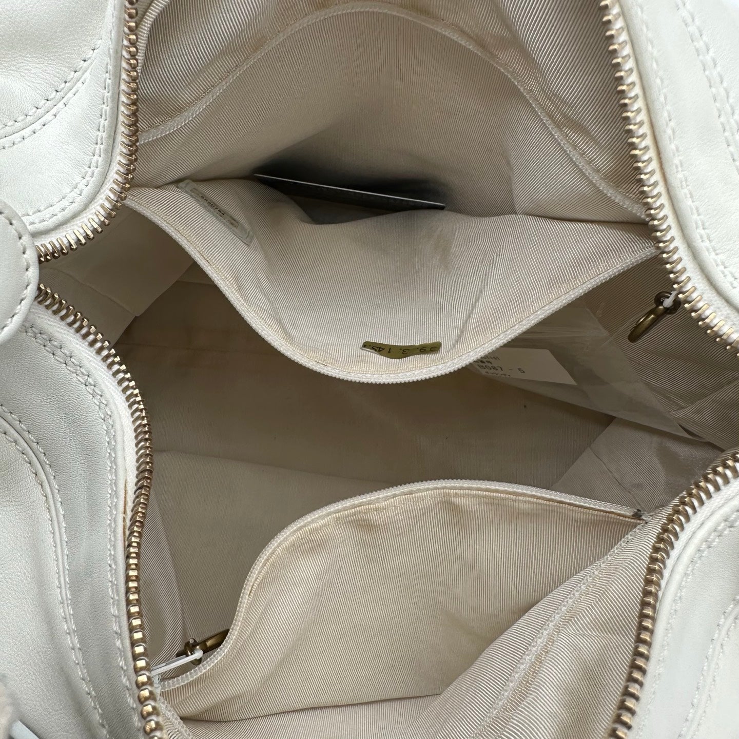 Chanel White Lambskin Black Acrylic Handle Hobo Shoulder Bag [Used]