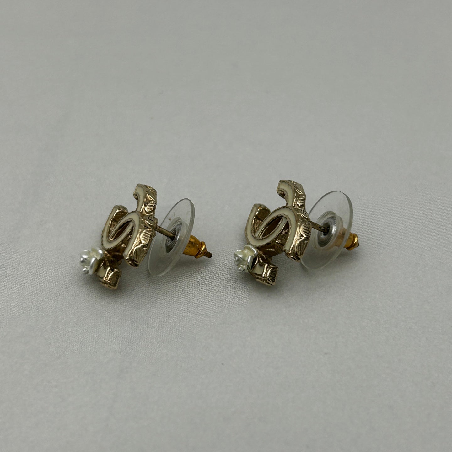 Chanel 12A White Camellia Coco Mark Stud Earrings [Used]