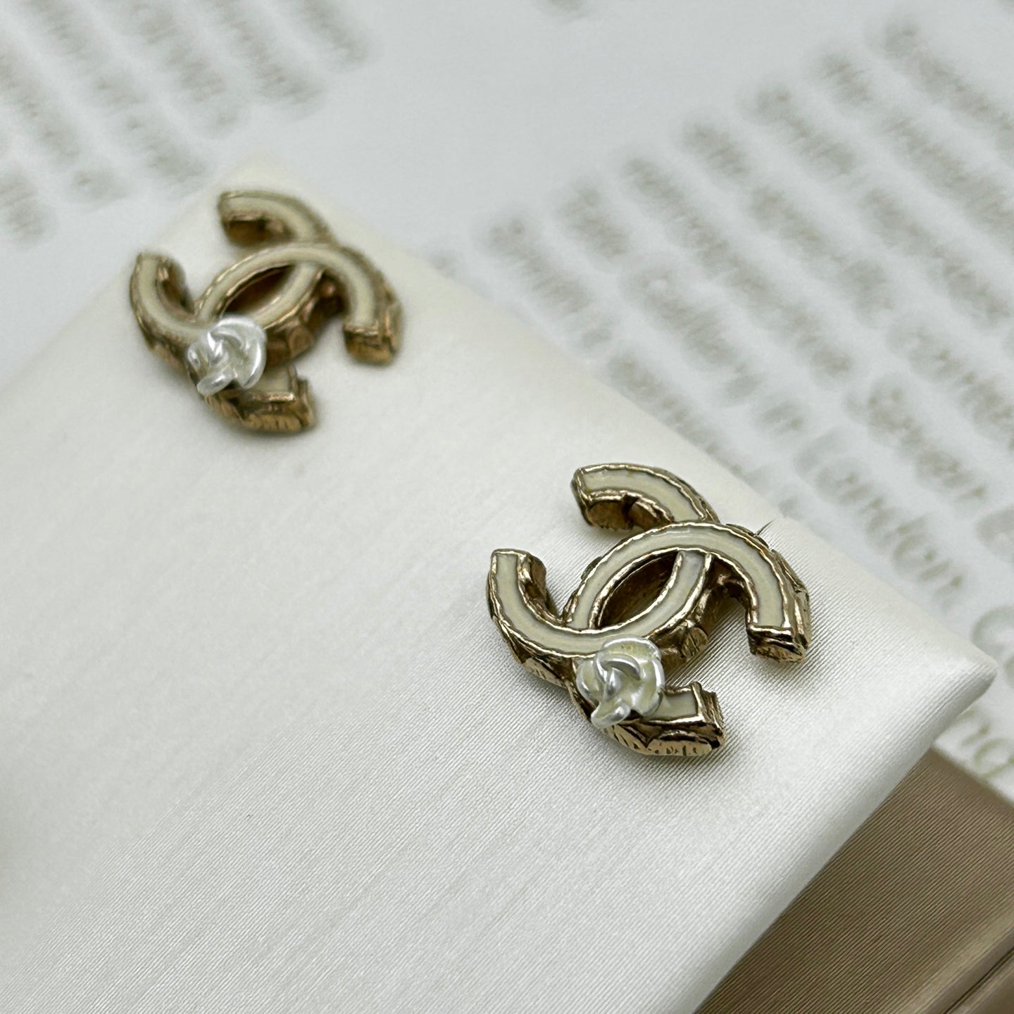 Chanel 12A White Camellia Coco Mark Stud Earrings [Used]