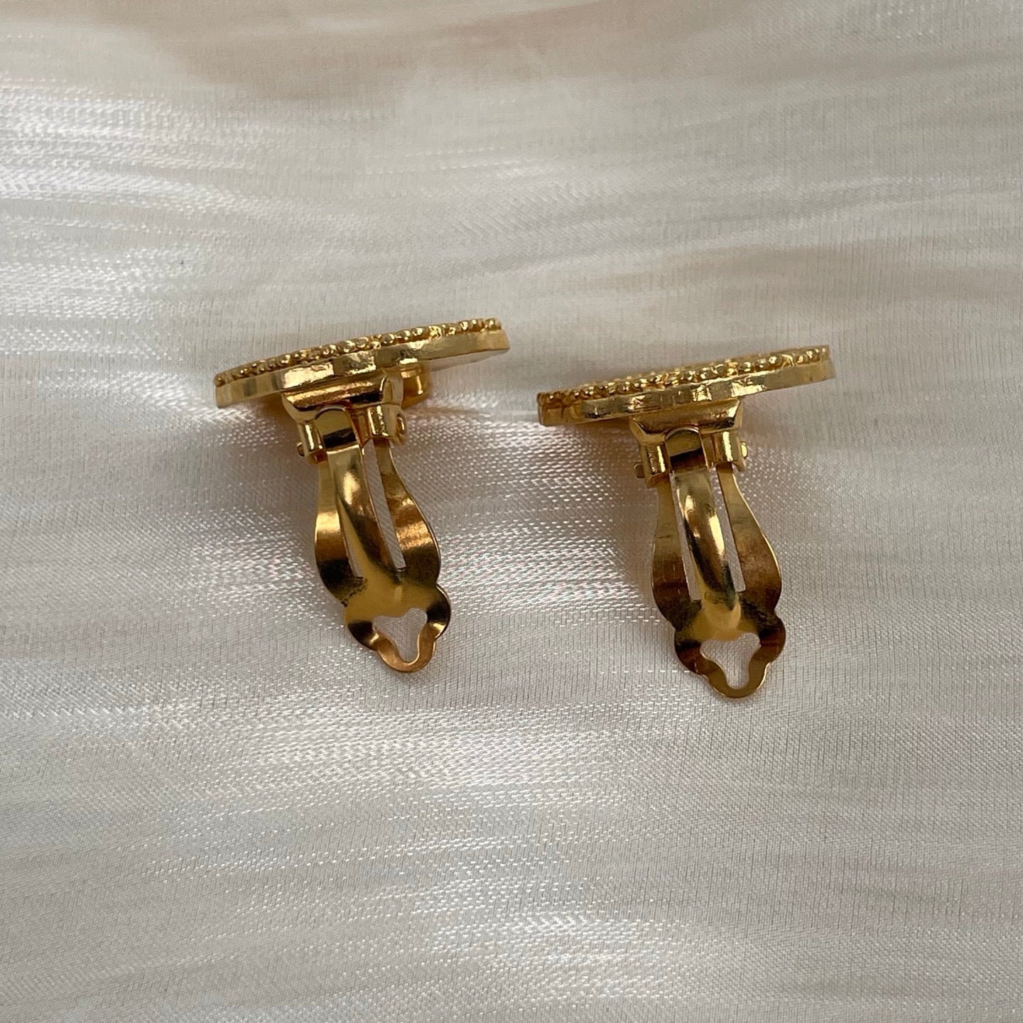Chanel 96P Gold-Tone Woven “Button” Clip-On Earrings[Used]