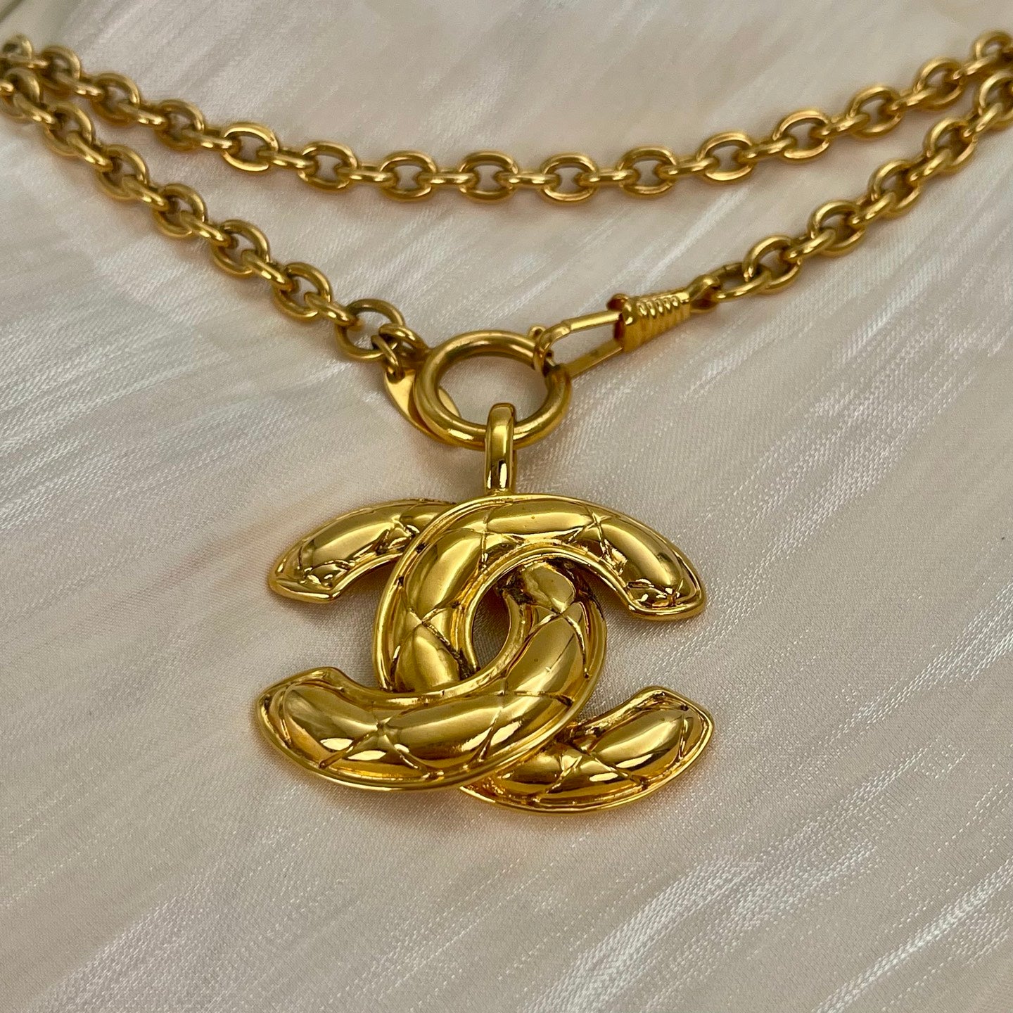 Chanel Matelassé Vintage Gold-Tone Necklace [Used]