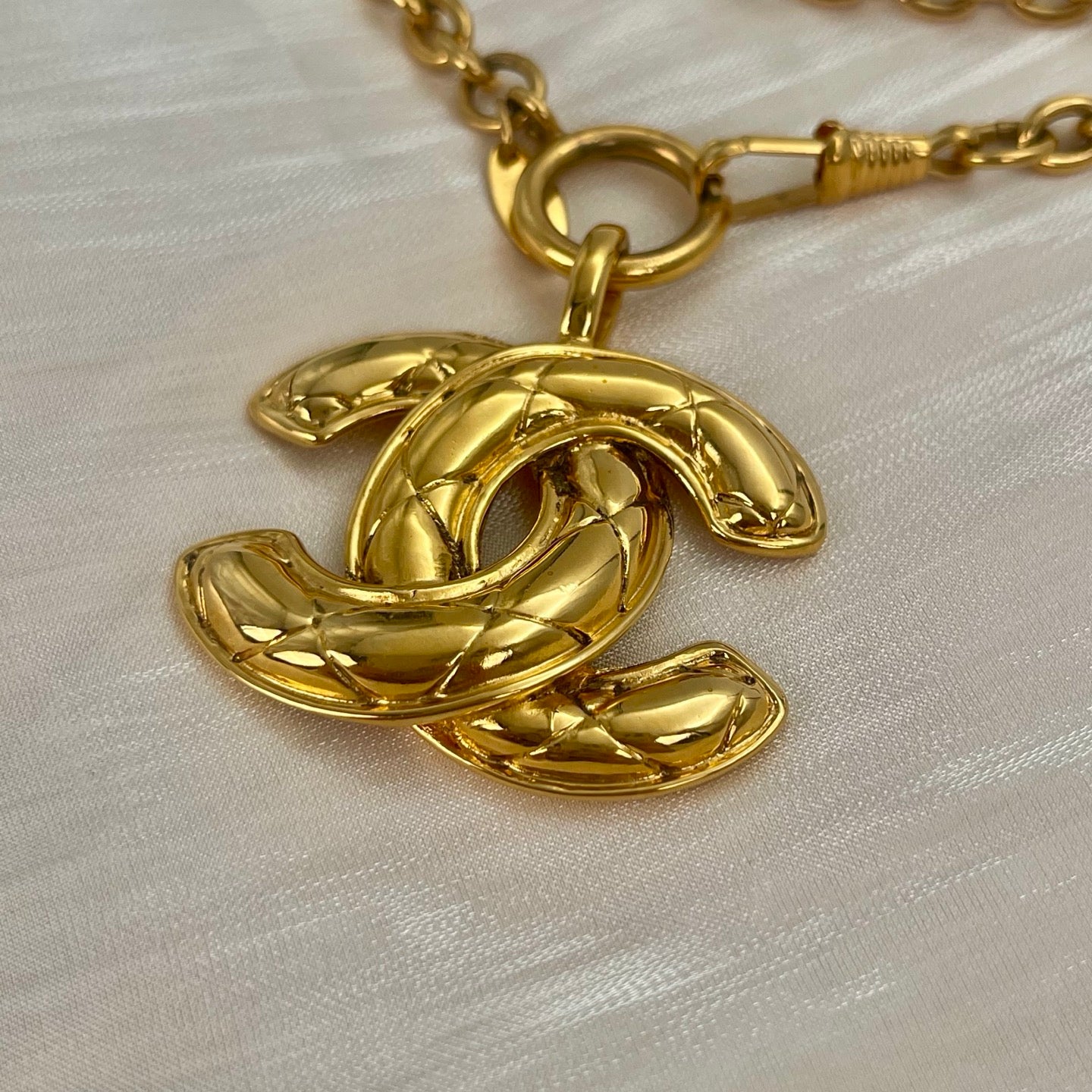 Chanel Matelassé Vintage Gold-Tone Necklace [Used]