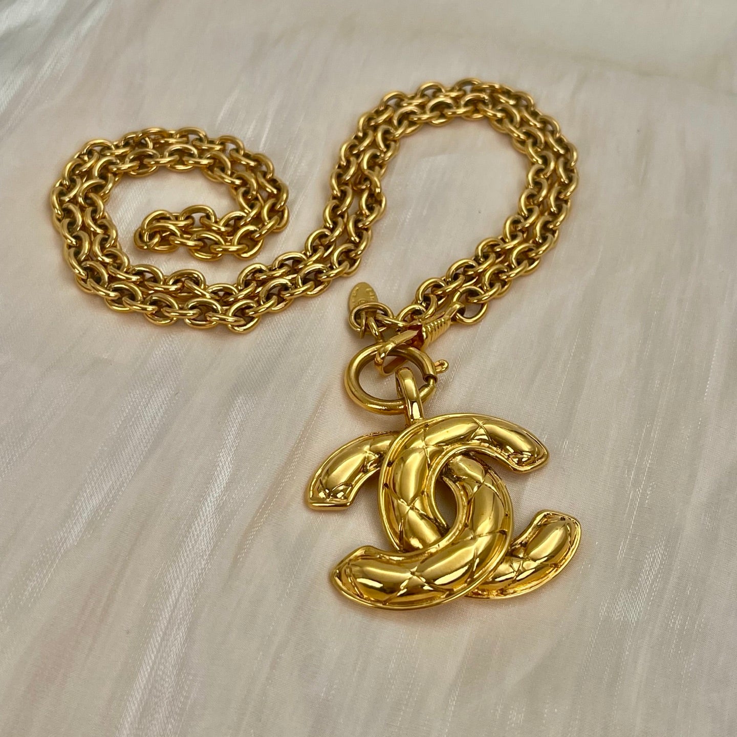 Chanel Matelassé Vintage Gold-Tone Necklace [Used]