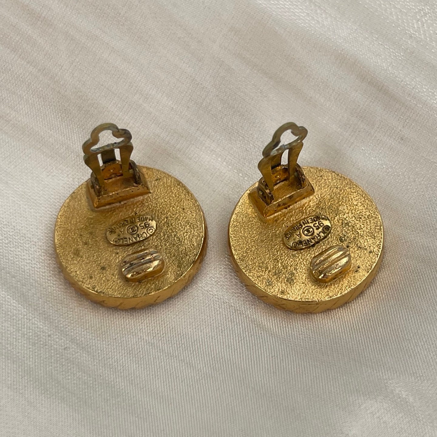 Chanel Vintage Black & Gold Woven Edge CC Button Clip-On Earrings [Used]