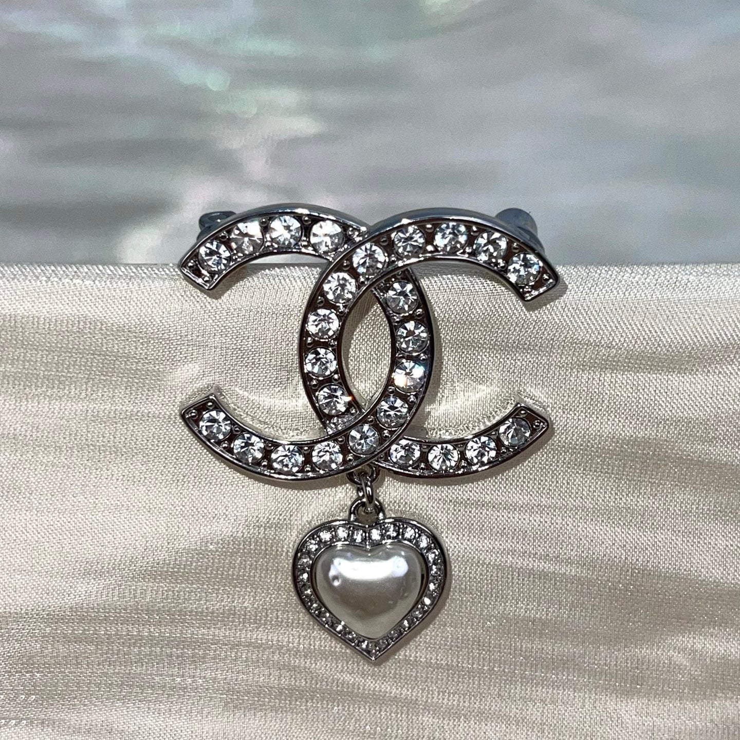 Chanel Coco Mark Heart Brooch with Rhinestones & Pearls – Silver [Used]