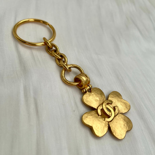 Chanel Gold-Tone Metal Double-Sided Clover Key Holder 95P [Used]