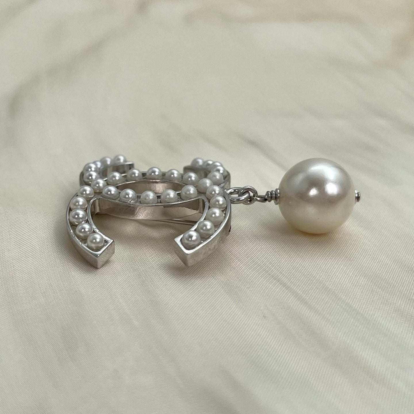 Chanel Pearl Drop Pendant Brooch[Used]