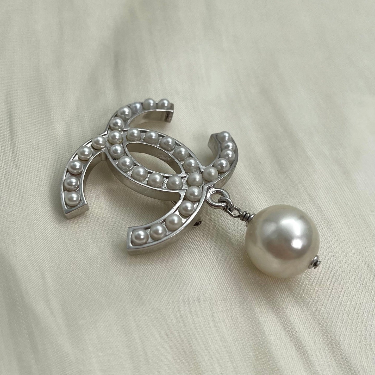 Chanel Pearl Drop Pendant Brooch[Used]