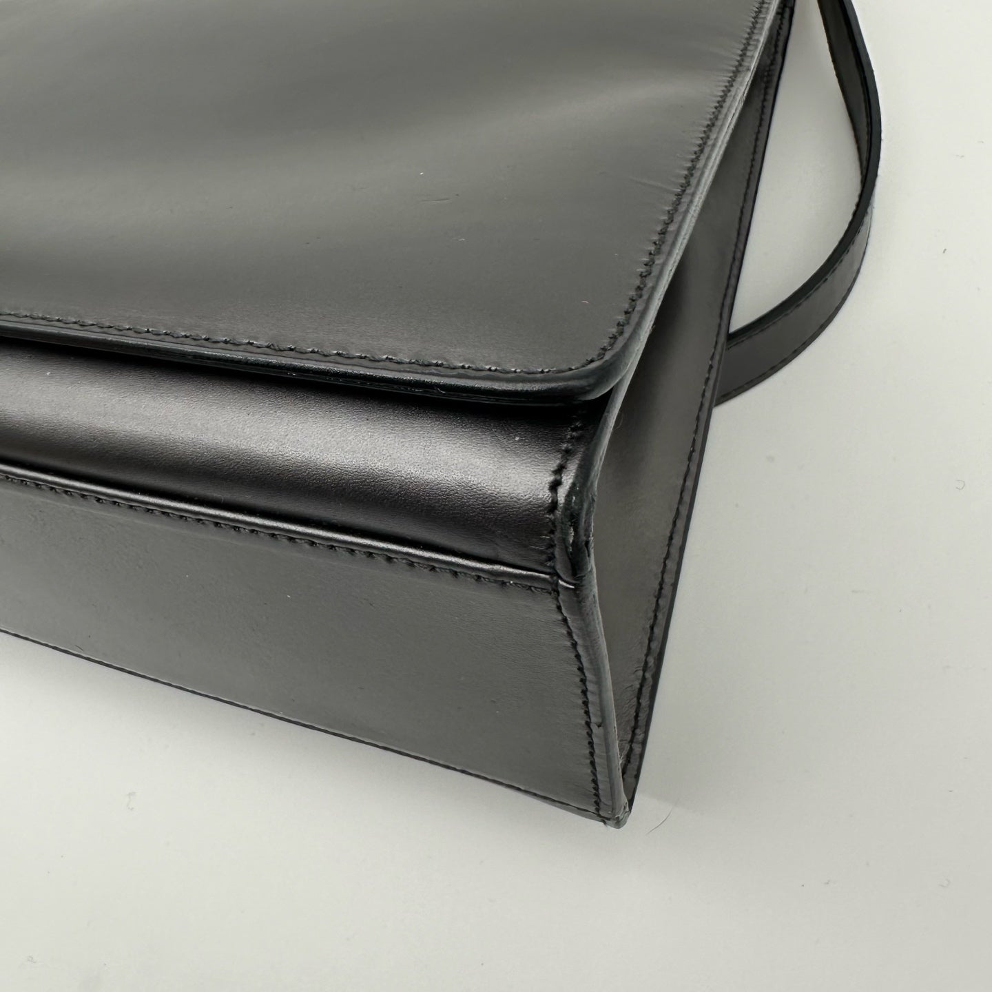 Gucci Vintage Minimalist Metallic Gold-Frame Shoulder Bag [Used]