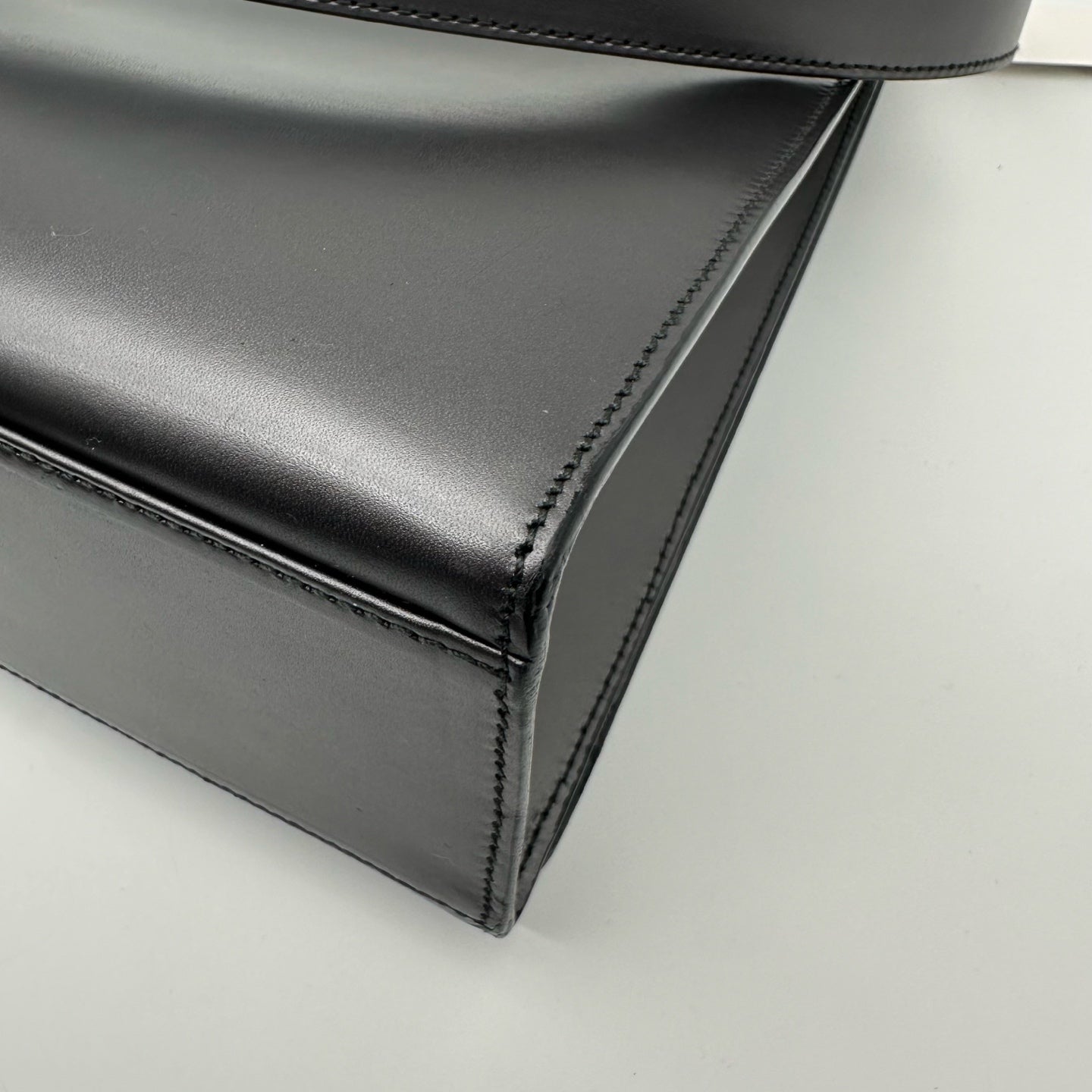 Gucci Vintage Minimalist Metallic Gold-Frame Shoulder Bag [Used]